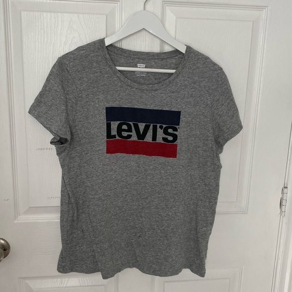 Levi’s tshirt - Picture 2 of 4